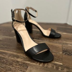 *Like New* Kelly and Katie Hailee Sandal